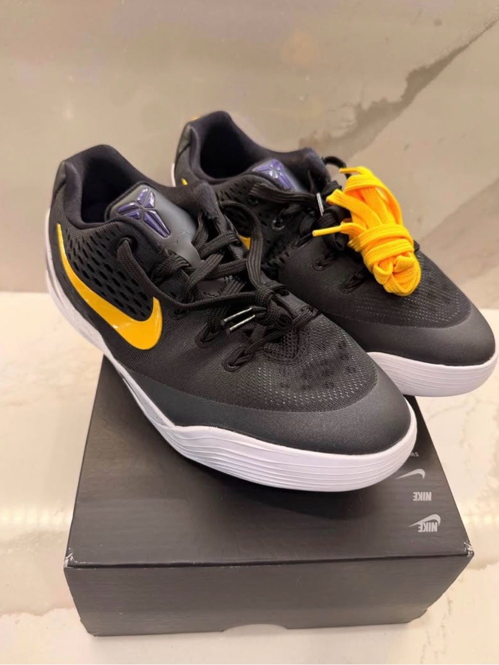 Nike Men ’s KOBE Black & Yellow Low-Top Athletic Shoes - size 7